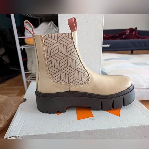 Lee Beige Patterned Ankle Boots - Picture 5 of 7